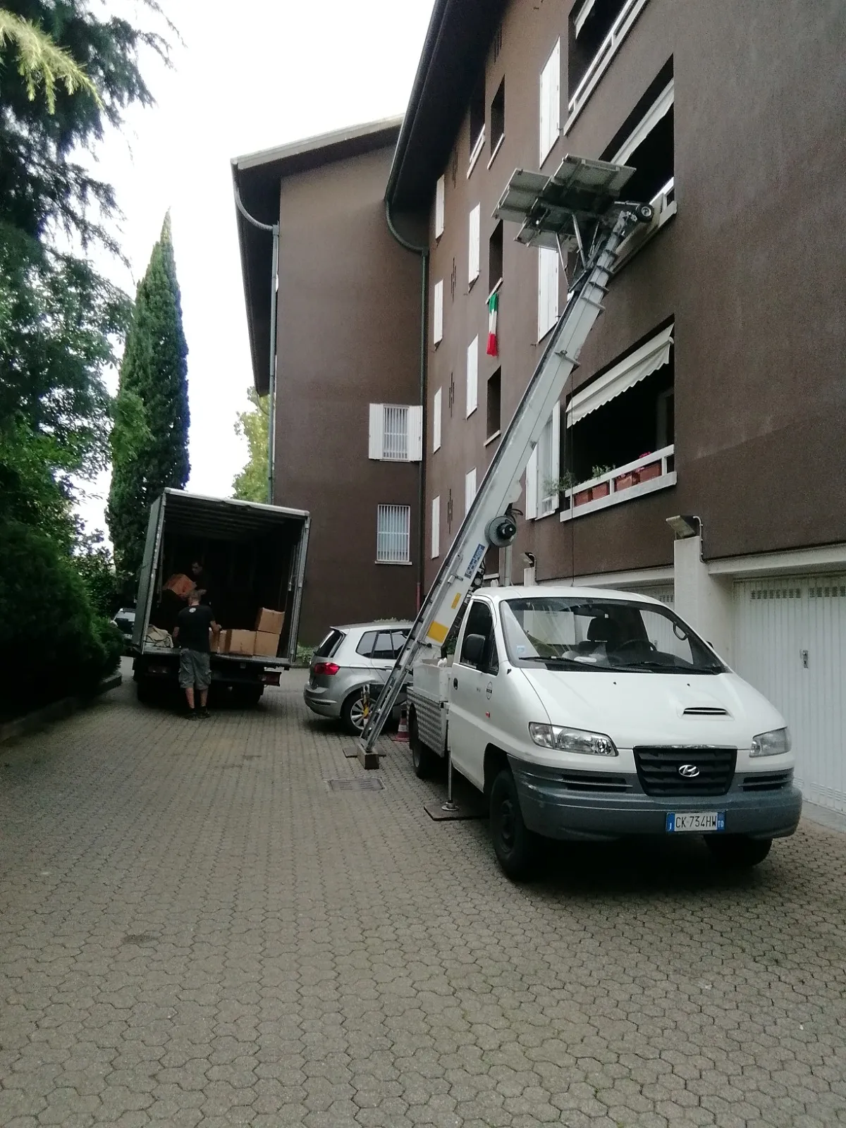 Intervento di sgombero a Vialba Milano con squadra EM Sgomberi